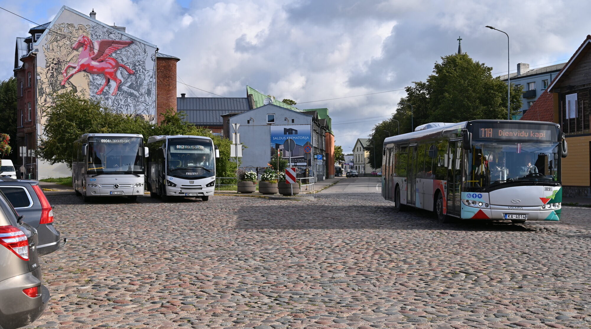 Ilgi tā nevarēs: degvielas cenu lēciens apdraud autobusu reisus