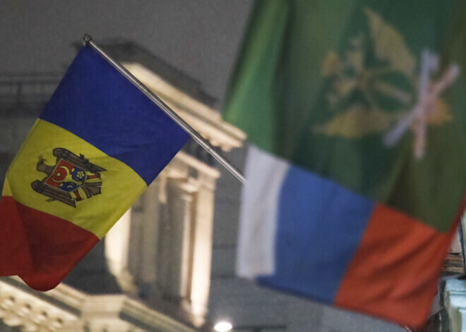 Moldova pēc naftas produktu noplūdes Dņestrā izsauc Krievijas vēstnieku