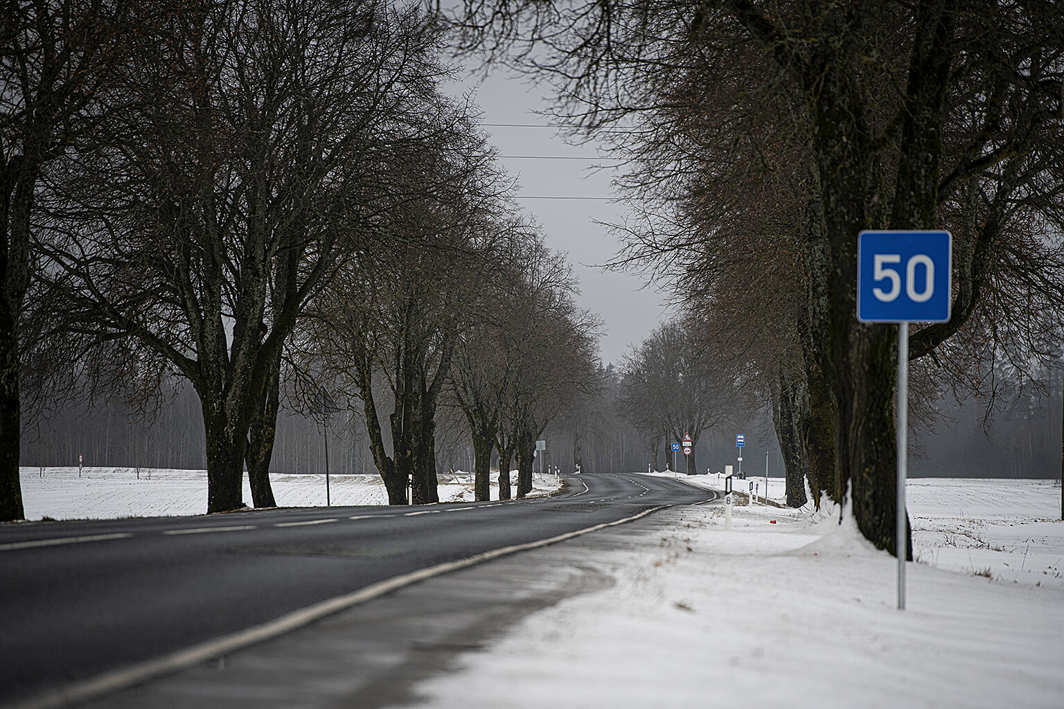 Liepājas un Saldus pusē lielie ceļi apledojuši