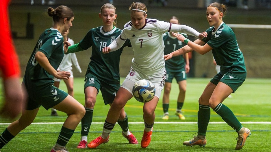 Latvijas U-19 futbolistes Baltijas kausu sāk ar zaudējumu