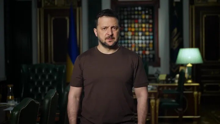 Zelenskis: Nedēļas laikā Krievija pret Ukrainu pielietojusi 1750 trieciendronus, 1530 aviobumbas un 39 raķetes
