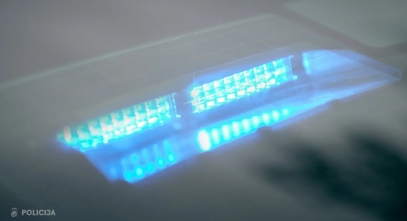 Ventspilī vīrietis pēc konflikta aizdedzina automašīnu
