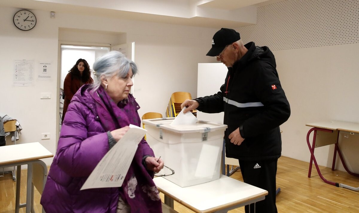 Balsotāju aptaujas: Slovēnijas parlamenta vēlēšanās vadībā premjera liberāļi