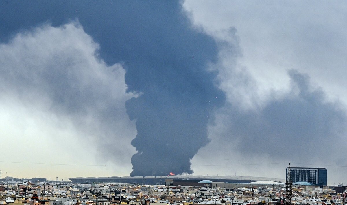 Irānas uzbrukums izraisa ugunsgrēku uz Kuveitas naftas tankkuģa Dubaijas ostā