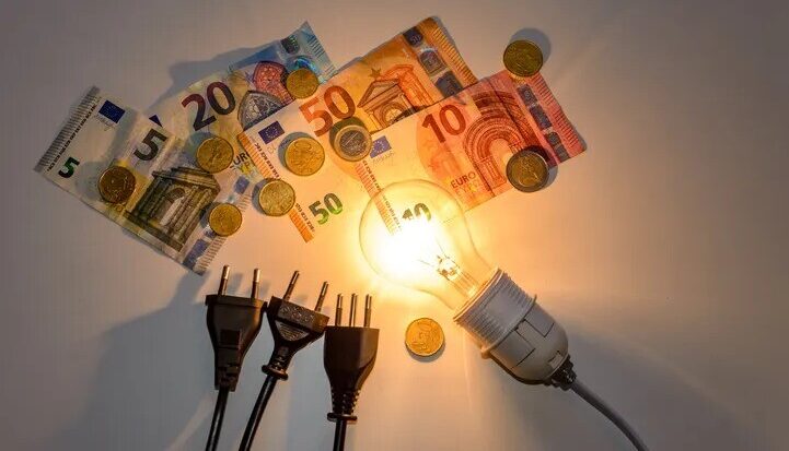 Elektroenerģijas vidējā cena pagājušajā nedēļā Latvijā samazinājās par 26%