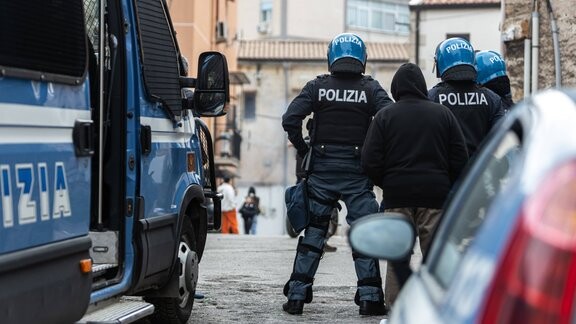 Itālijas policija izmeklē sprādziena Romā saistību ar ekstrēmistiem