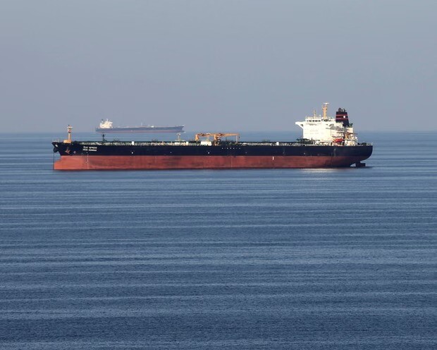 “Kpler”: Naftas tankkuģu satiksme Hormuza šaurumā samazinājusies par 90%