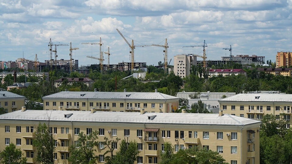 Krievija plāno uz okupētajām Ukrainas teritorijām nosūtīt 114 000 krievu