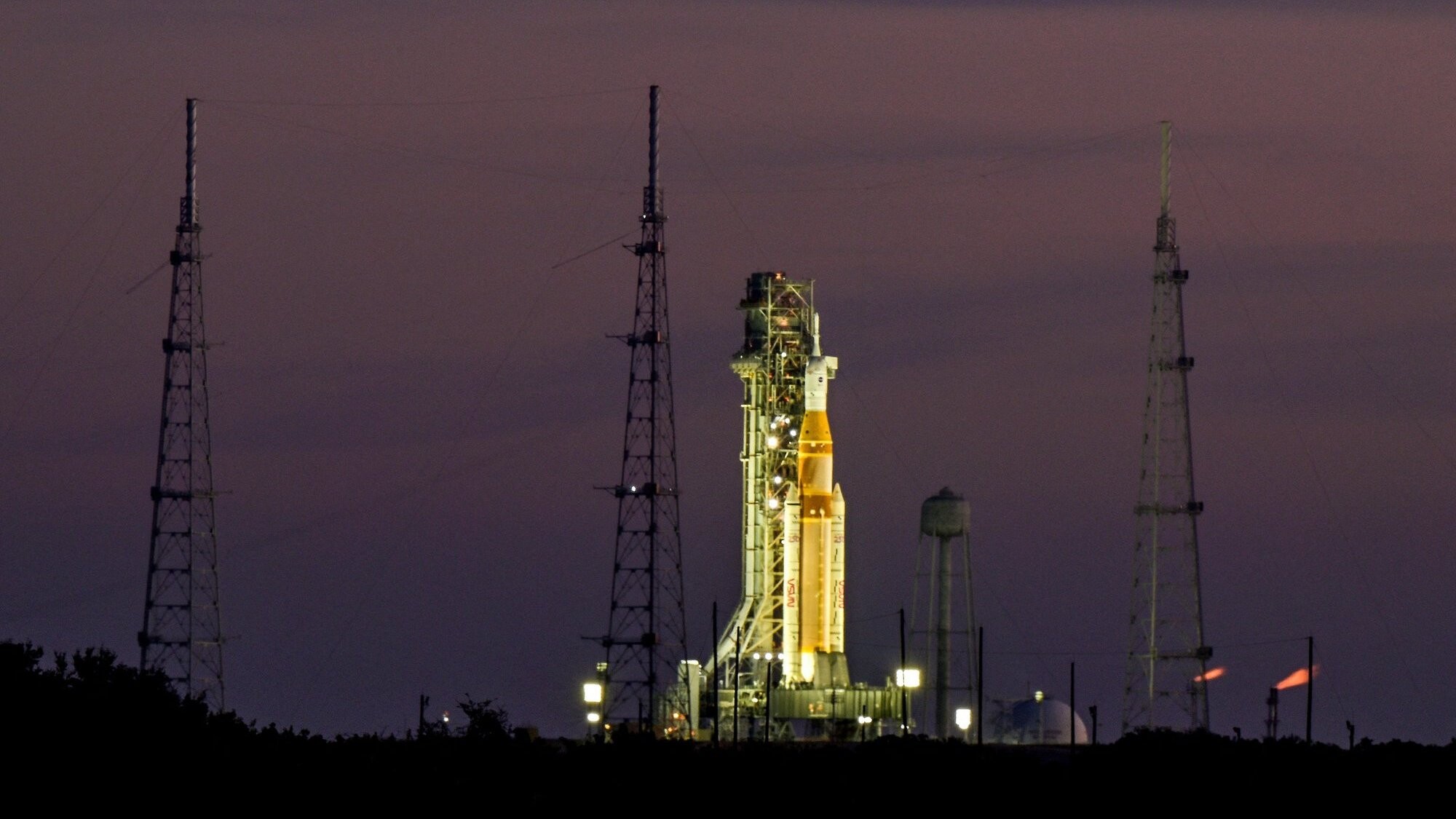 NASA ieguldīs 20 miljardus dolāru Mēness bāzes izveidē