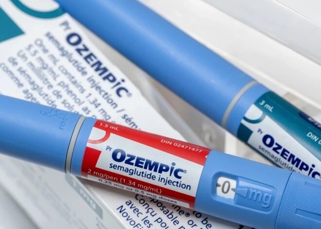 Dažiem pacientiem Latvijā lielā apjomā izrakstīts par svara samazināšanas “brīnumlīdzekli” dēvētais “Ozempic”; veiks pārbaudes