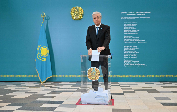 Kazahstānā referendumā atbalsta jauno konstitūciju