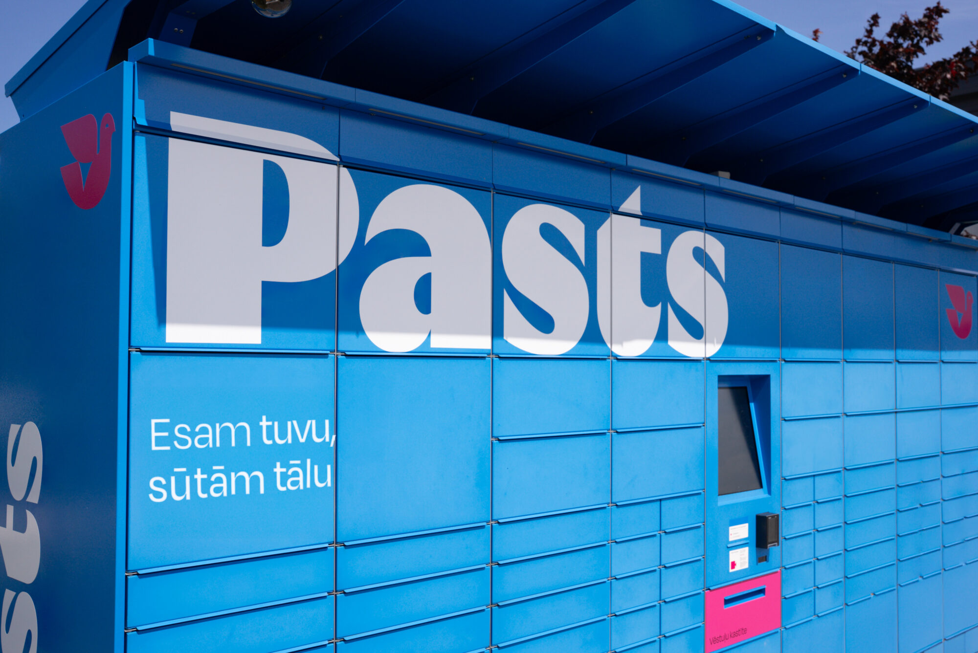 “Latvijas pasts” ieviesis iespēju pakomātos izņemt sūtījumus, apliecinot personas identitāti