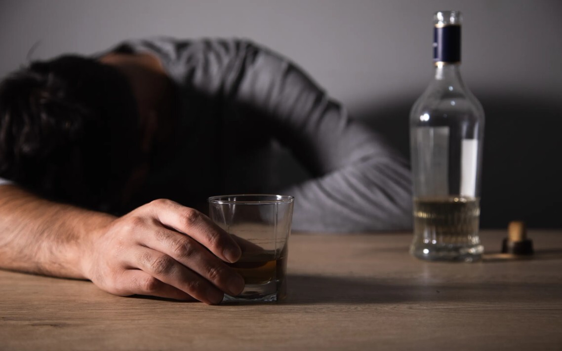 Valdemārpilī divarpus promiļu reibumā esoša vīrieša aprūpē atrasti divi mazgadīgi bērni