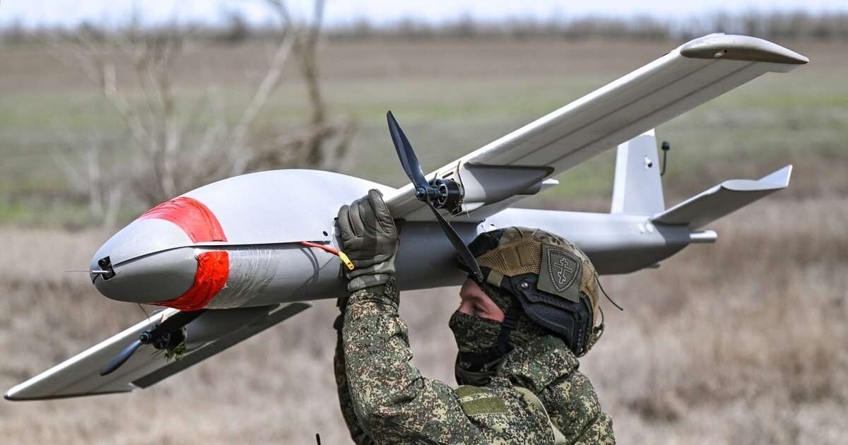 Ukraina devusi raķešu triecienu dronu rūpnīcai Taganrogā