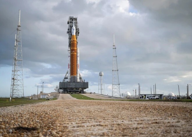 NASA sākusi iepildīt degvielu misijas “Artemis 2” raķetē
