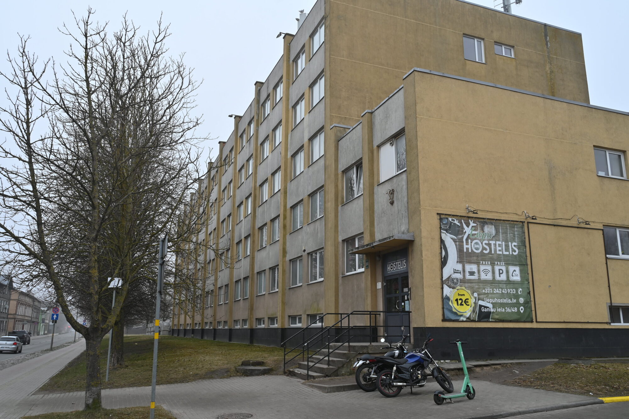 Foto: Drošības trauksme Ganību ielā: RTU Liepājas studenti meklē glābiņu citās kopmītnēs, augstskola sola pārmaiņas