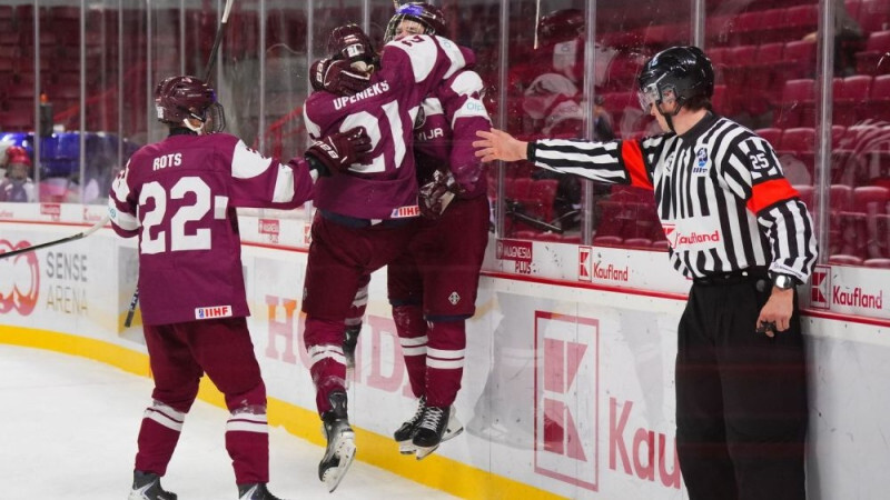 Latvijas U-18 hokejisti pasaules čempionāta noslēdzošajā grupas spēlē stāsies pretī Slovākijai