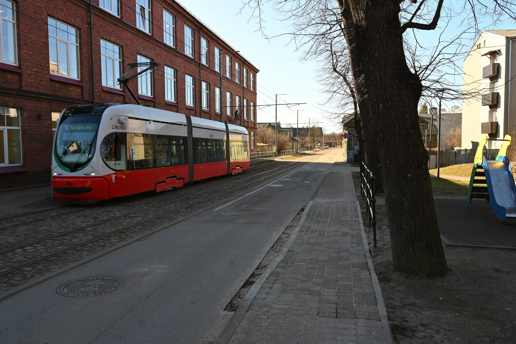 Pirmie darbi bērnu drošībai Krišjāņa Valdemāra ielā