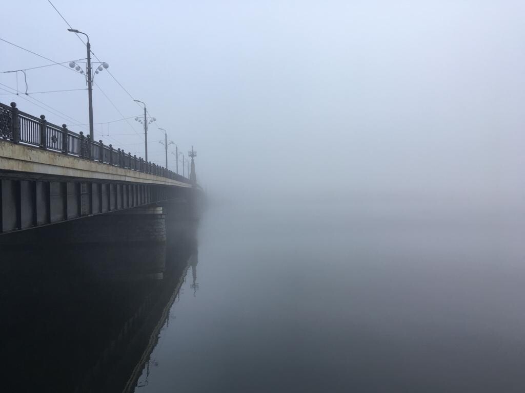 Jūras piekrastē izveidojusies bieza migla