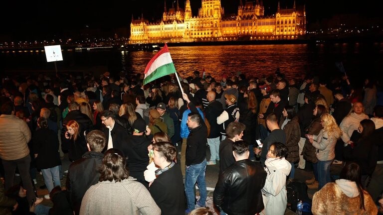 Ungārijas parlamenta vēlēšanās uzvarējusi opozīcijas partija “Tisza”