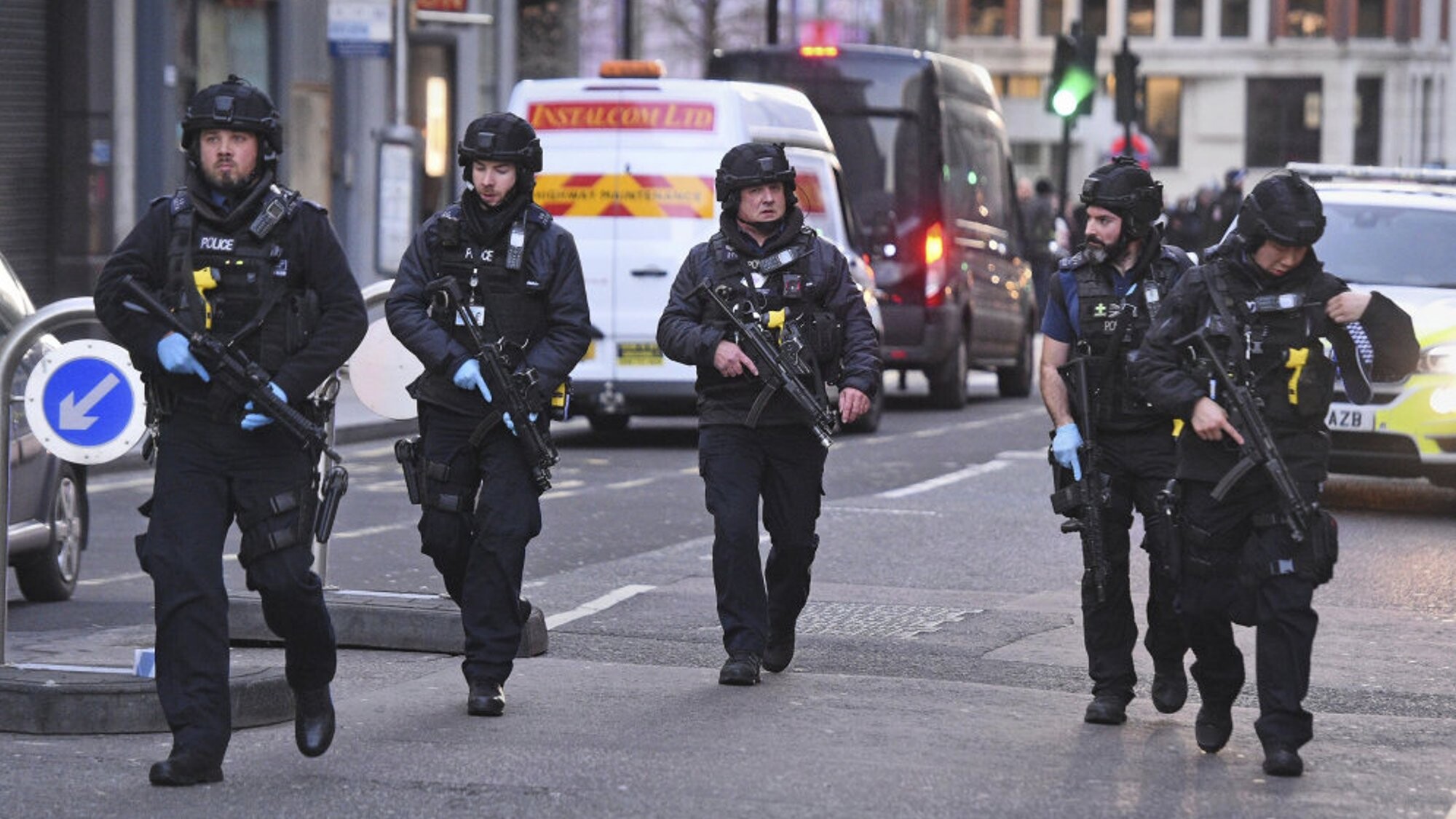 Britu policija aiztur vēl divus cilvēkus saistībā ar ebreju objektu dedzināšanām