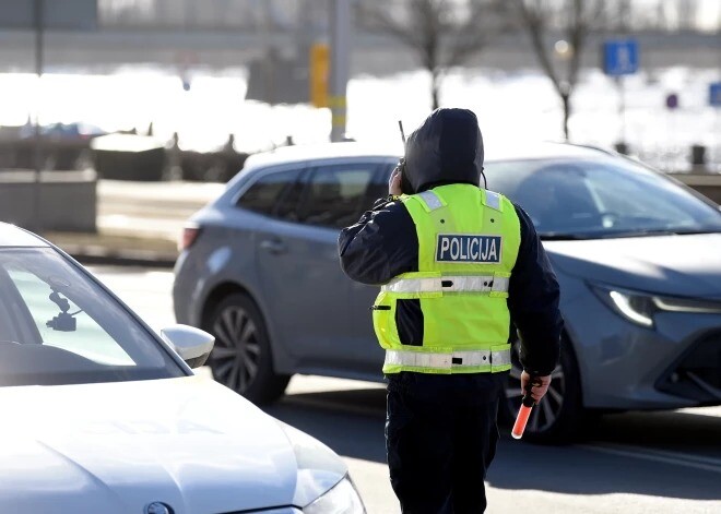 Piektdien Latvijā pieķerti 17 iereibuši transportlīdzekļu vadītāji
