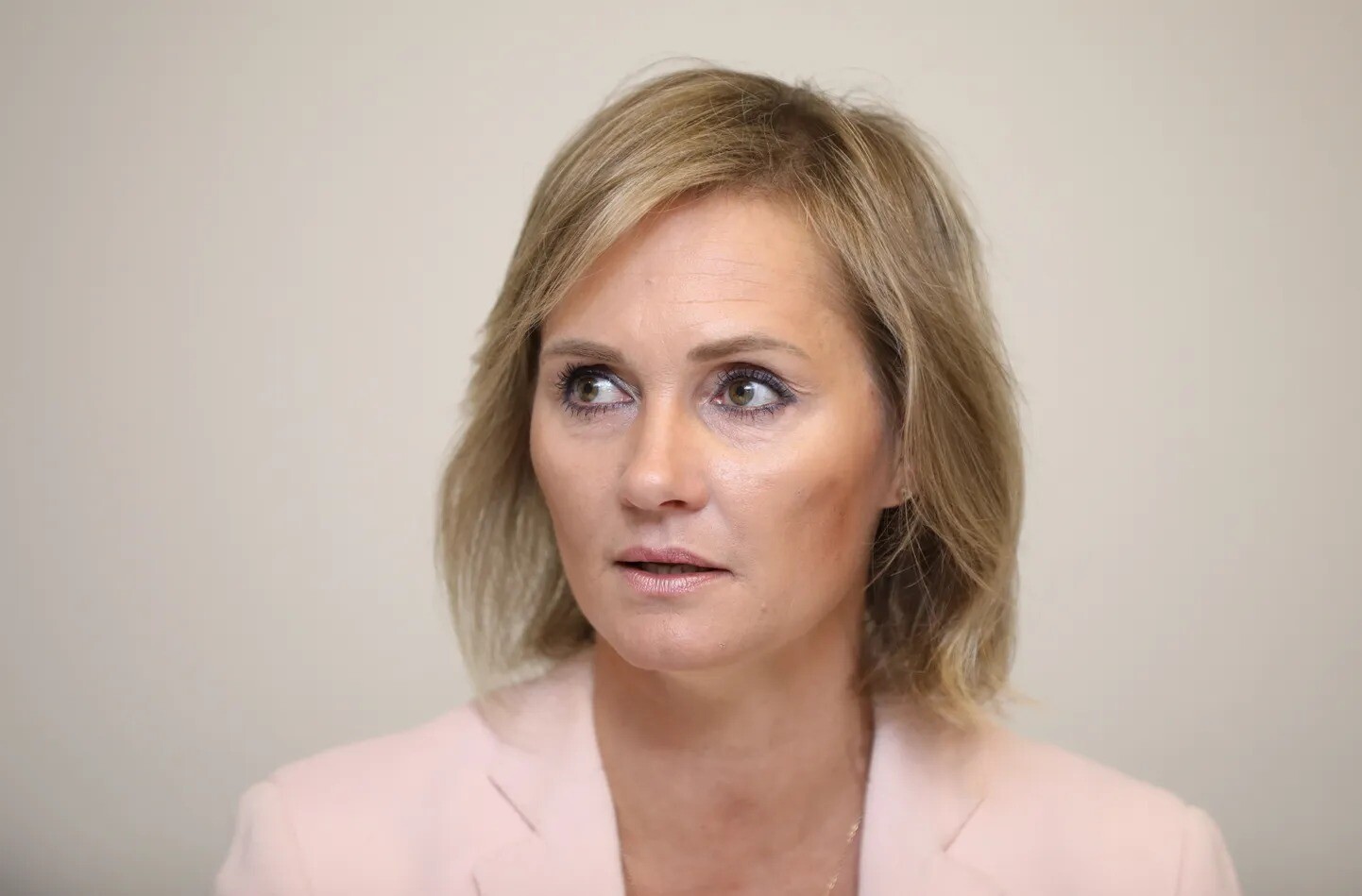 Korupcijā apsūdzētās ekspolitiķes Brokas lietu tiesa turpinās skatīt jūnijā