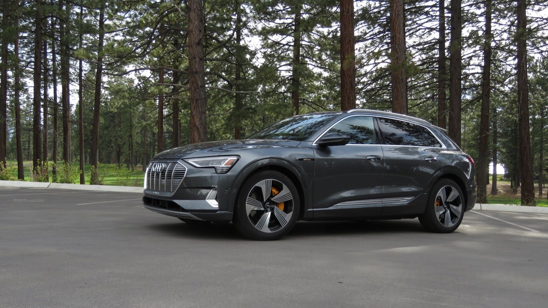Pēc līzinga termiņa beigām “airBaltic” atgriezusi “Audi e-tron” automašīnas; jaunu iepirkumu neplāno