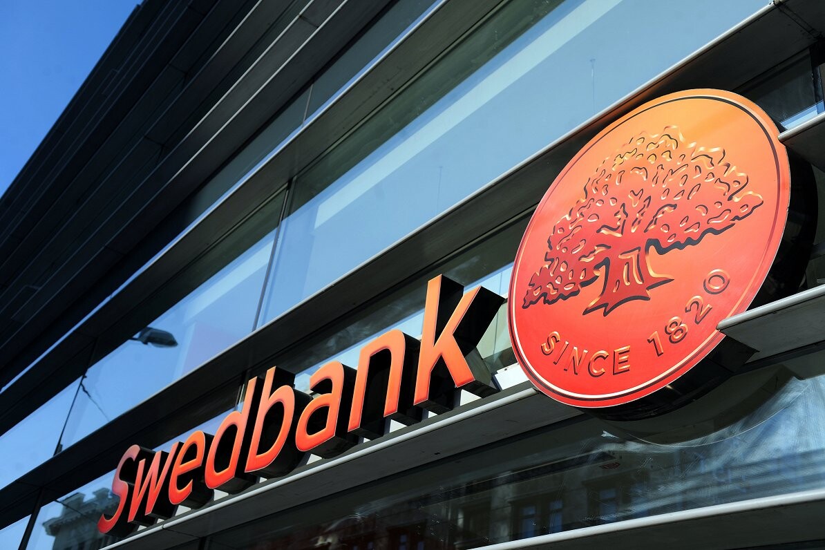 Zviedrijas “Swedbank” pirmajā ceturksnī strādājusi ar 677 miljonu eiro peļņu