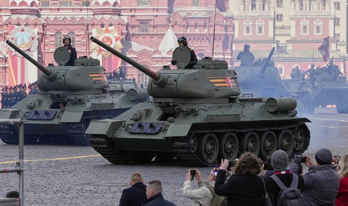 Maskavā 9. maija parādē nebūs militārās tehnikas