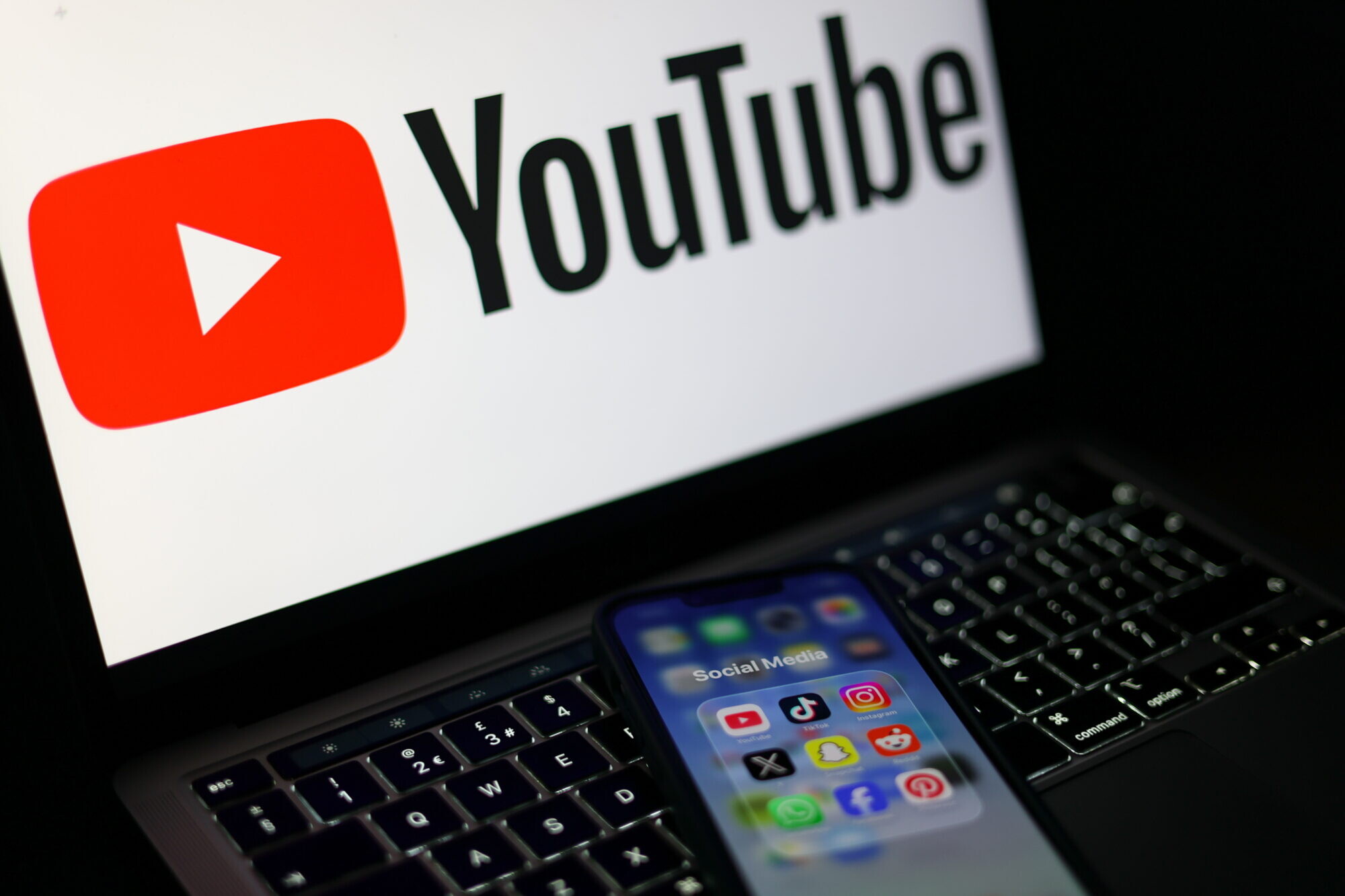 “YouTube” izdzēsti trīs Baltkrievijas valsts mediju kanāli