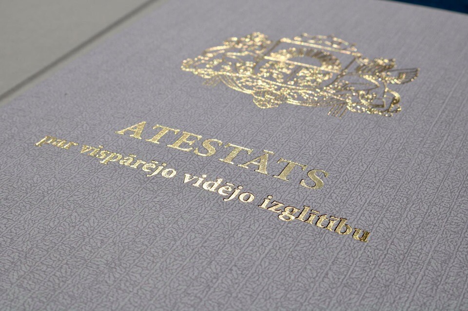 Latvijā plāno pāriet uz atestātu izsniegšanu elektroniskā formātā