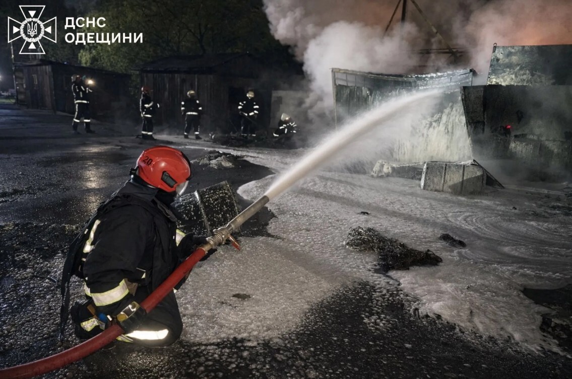 Krievu dronu triecienā Ukrainā cietusi Donavas osta