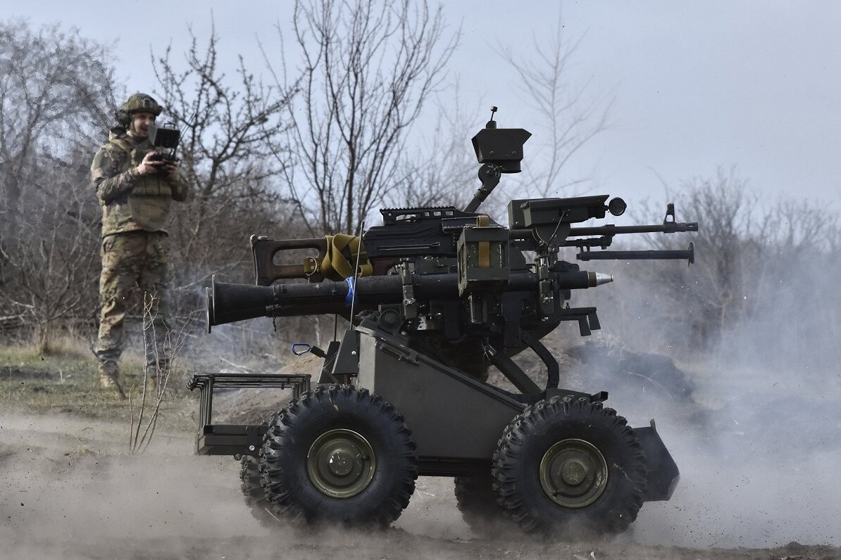 Ukraina veikusi 100 uzbrukumus frontē ar sauszemes robotiem