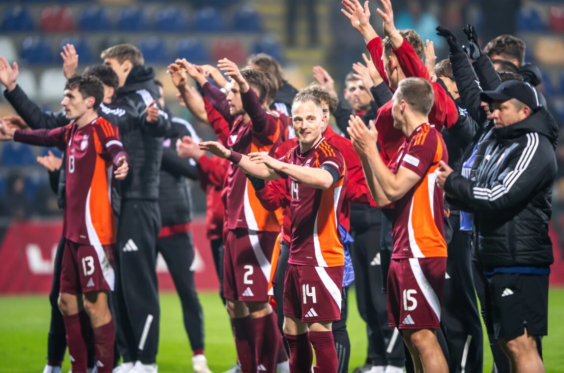 Latvijas futbola izlase FIFA rangā pakāpjas par divām vietām