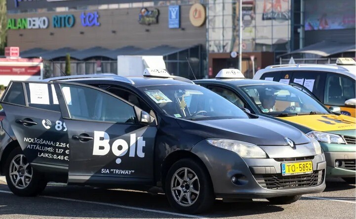 “Bolt” izvērtē vēršanos tiesībsargājošajās iestādēs par taksometru protesta organizatoru draudiem šoferiem