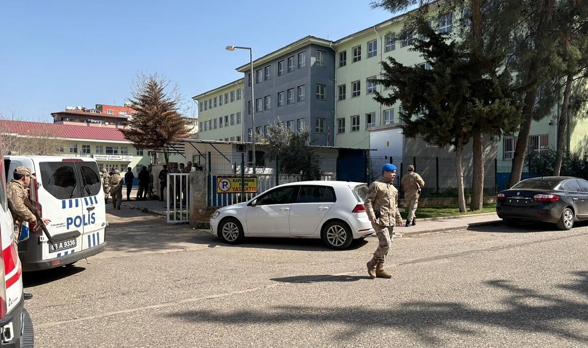 Apšaudē skolā Turcijā ievainoti vismaz 16 cilvēki