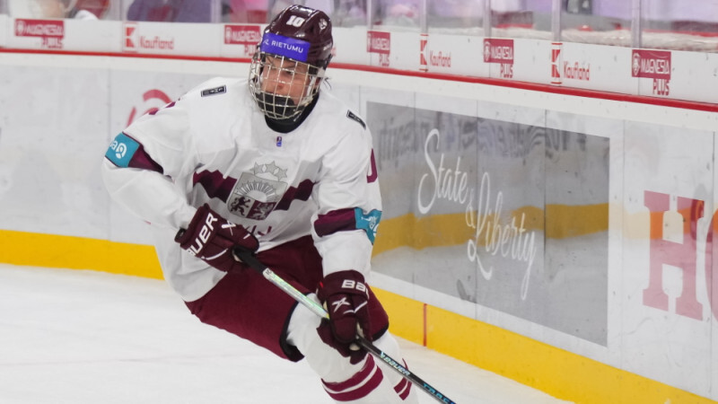 Latvijas U-18 hokejisti pasaules čempionāta otrajā mačā zaudē somiem