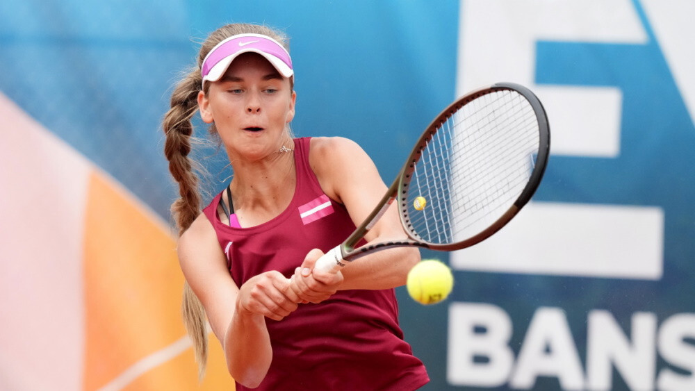Latvijas tenisistes Kingas kausa otrajā duelī zaudē Francijai