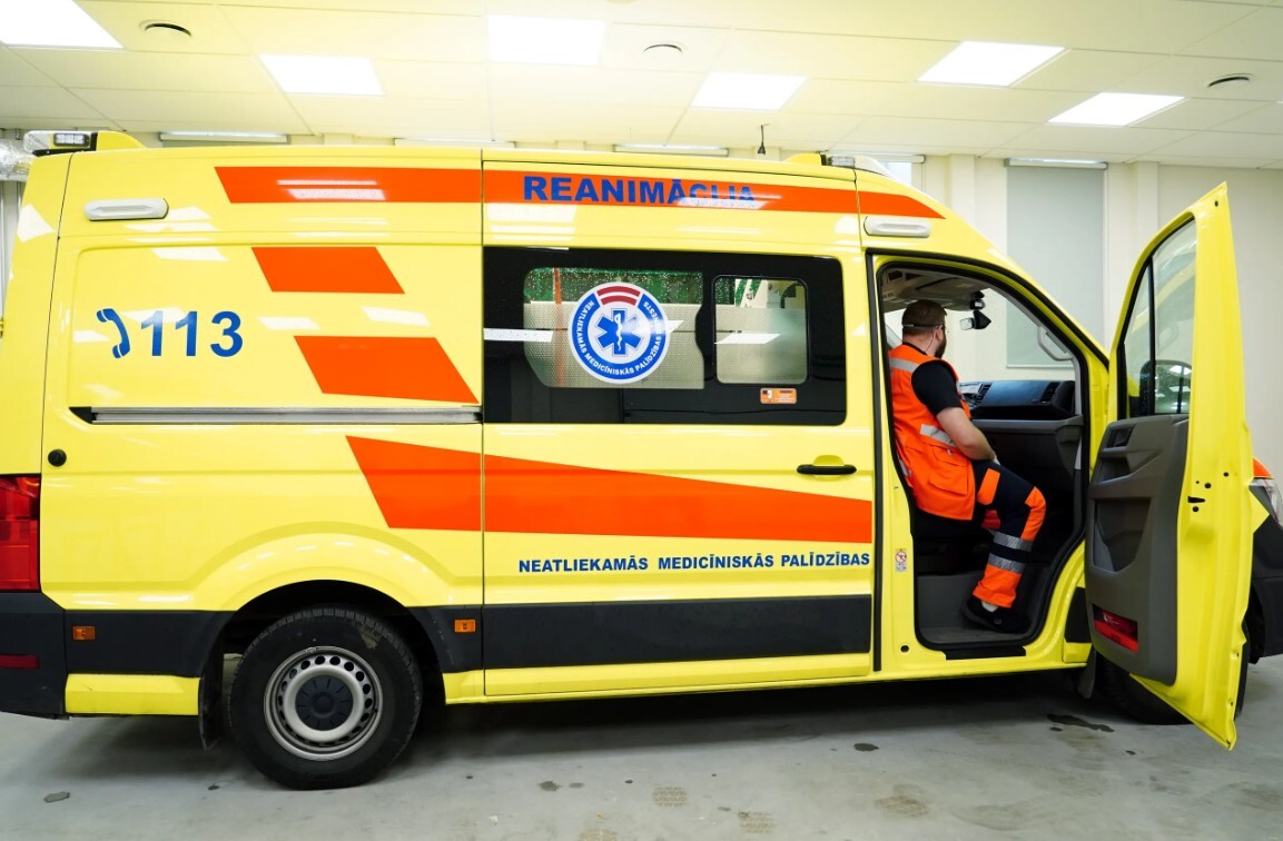 Darba drošībai apdraudējumu gadījumos NMPD brigādes aprīkos ar aizsargvestēm un ķiverēm