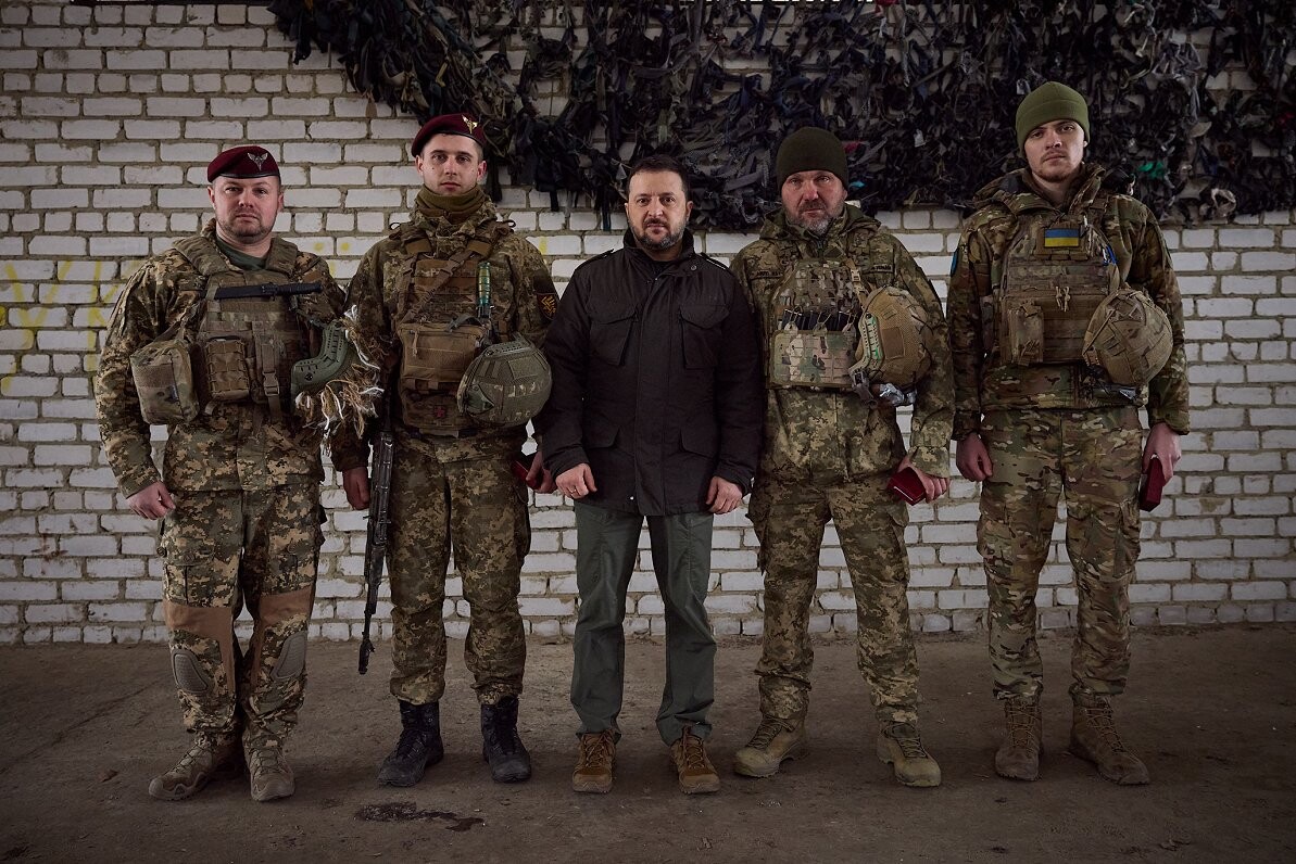 Zelenskis: Mobilizācijas vecuma vīriešiem jāatgriežas Ukrainā