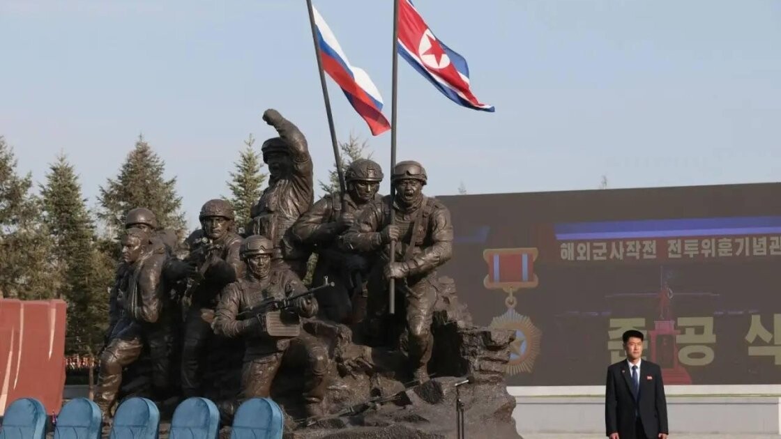 Ziemeļkorejā atklāts Krievijas-Ukrainas karā kritušo piemiņas memoriāls