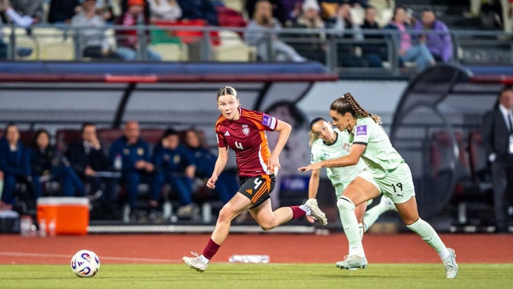 Latvijas futbolistes Pasaules kausa kvalifikācijas B līgas mačā zaudē Portugālei