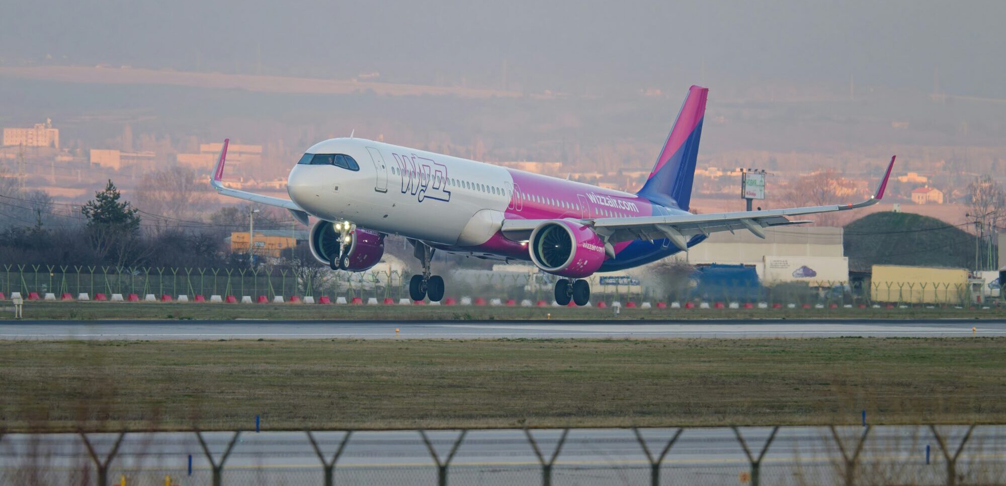 “Wizz Air” Itālijā saskārusies ar reaktīvo dzinēju degvielas piegāžu problēmām