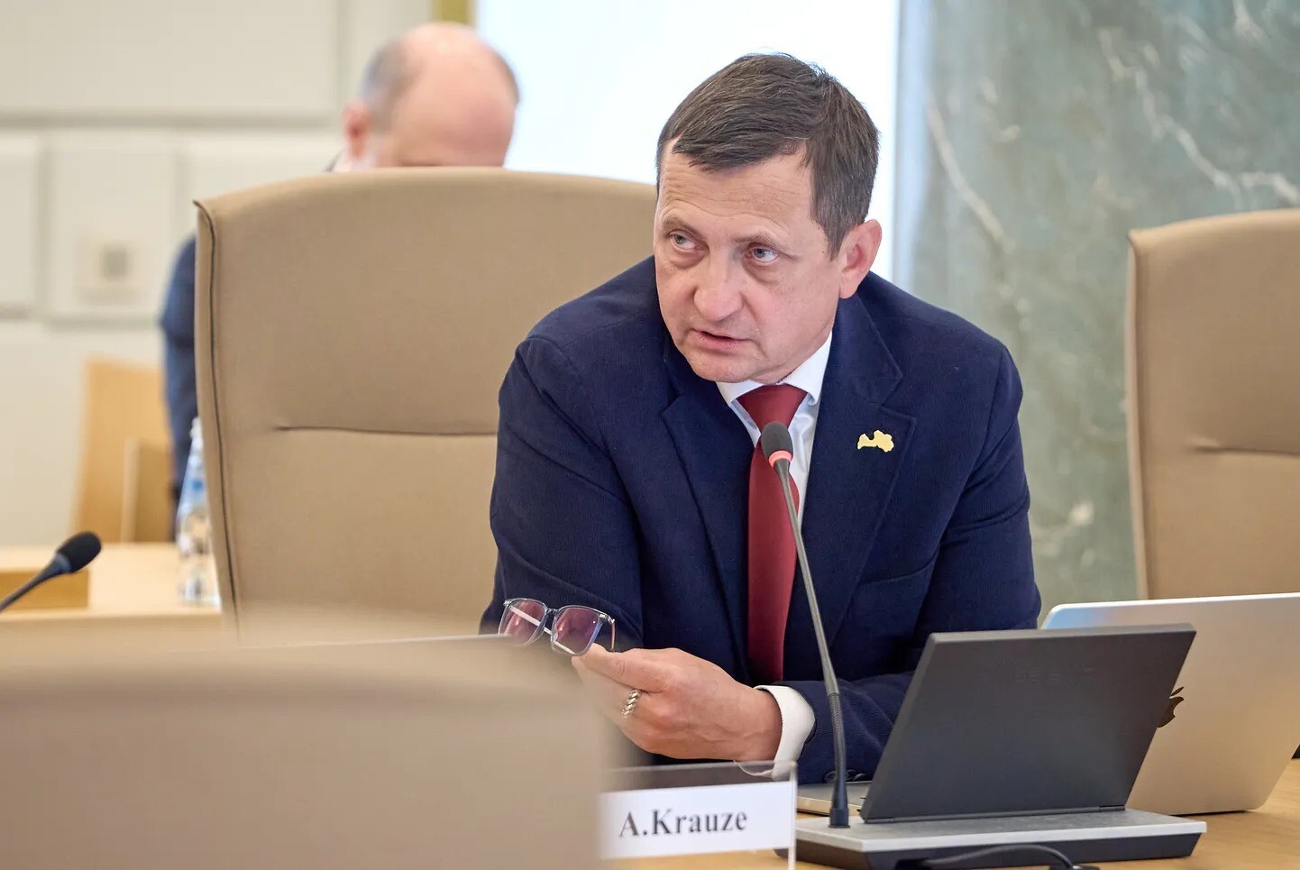ZM nesaskata jēgu atcelt lēmumus par atbalstu kokrūpniekiem