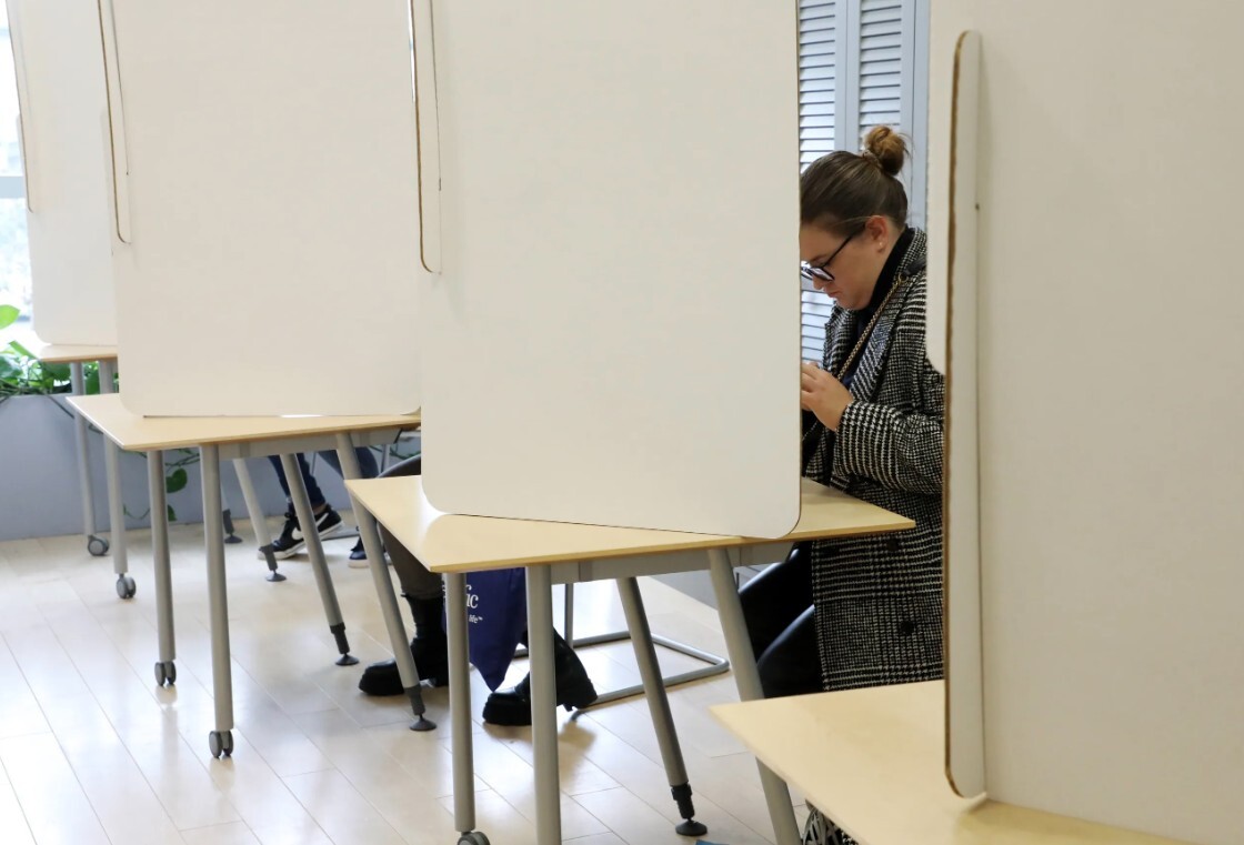 Saeimas komisijas deputāti neapmierināti ar atšķirīgām ziņām par vēlēšanu rīkošanas gaitu