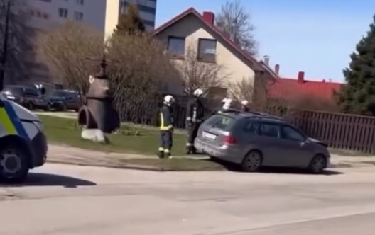 Video: 3,09 promiļu reibumā pie stūres – dzērājšoferis trešdien Liepājā izraisīja divas avārijas un aizbēga no notikuma vietas