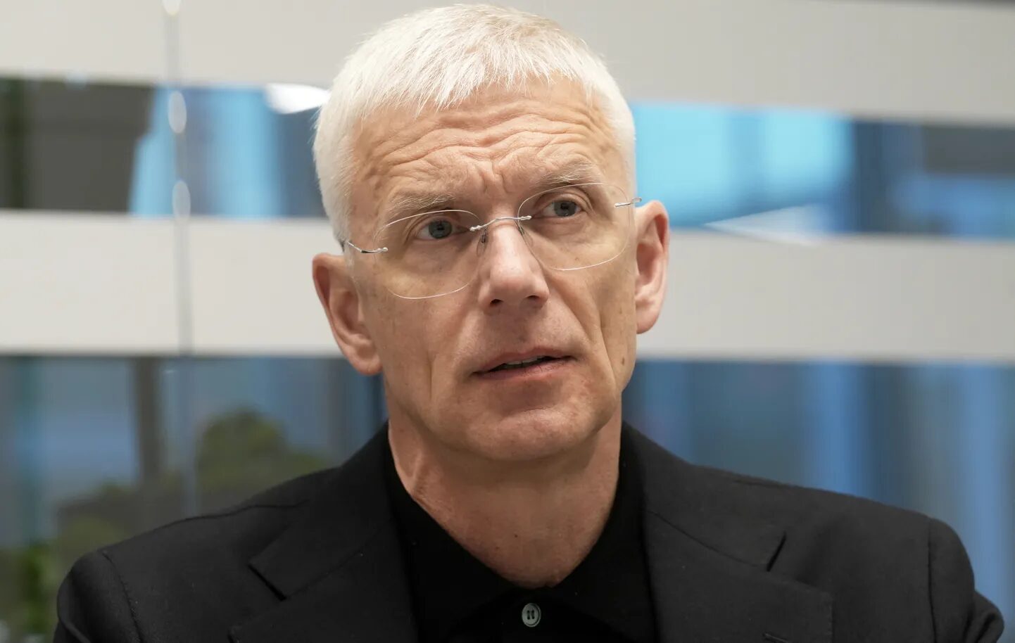Kariņa meitas lidostas VIP zonas izmaksas vēlāk ieturētas no viņa un divu biroja darbinieku algām
