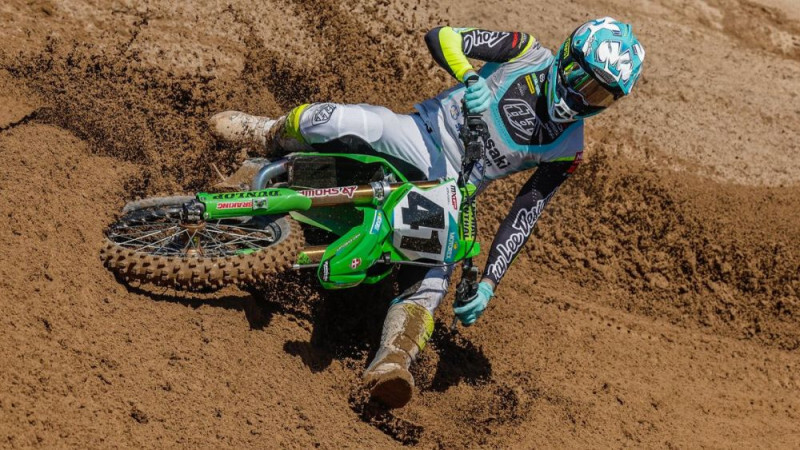 Jonass pēc neveiksmes otrajā braucienā Sardīnijas MXGP posmā ieņem 14. vietu