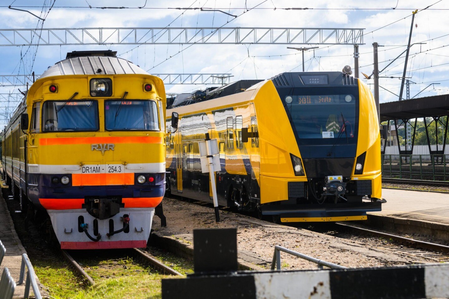 “Pasažieru vilciens” izsolēs piedāvā iegādāties 23 elektrovilcienu vagonus un vienu lokomotīvi